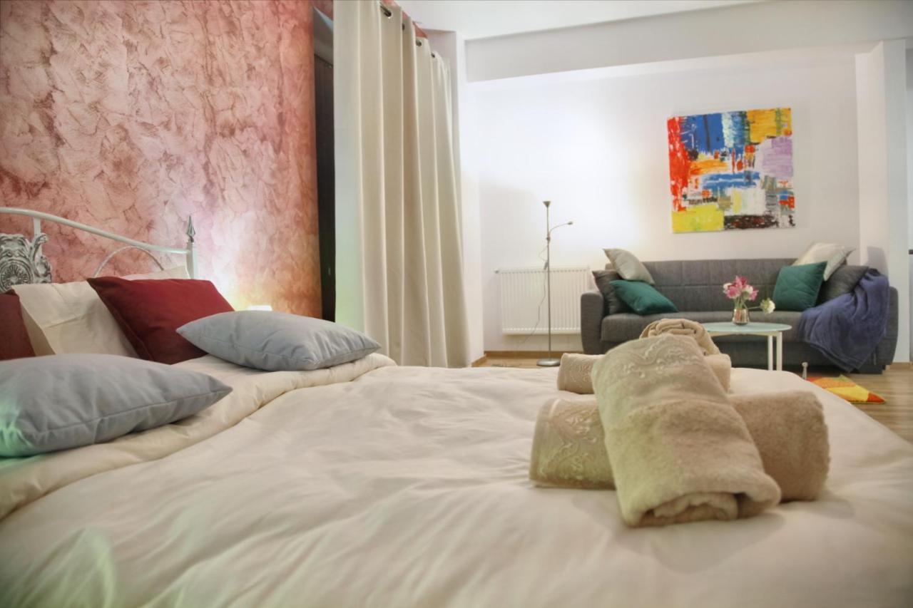 Luxury Downtown Apartment Cluj-Napoca Esterno foto