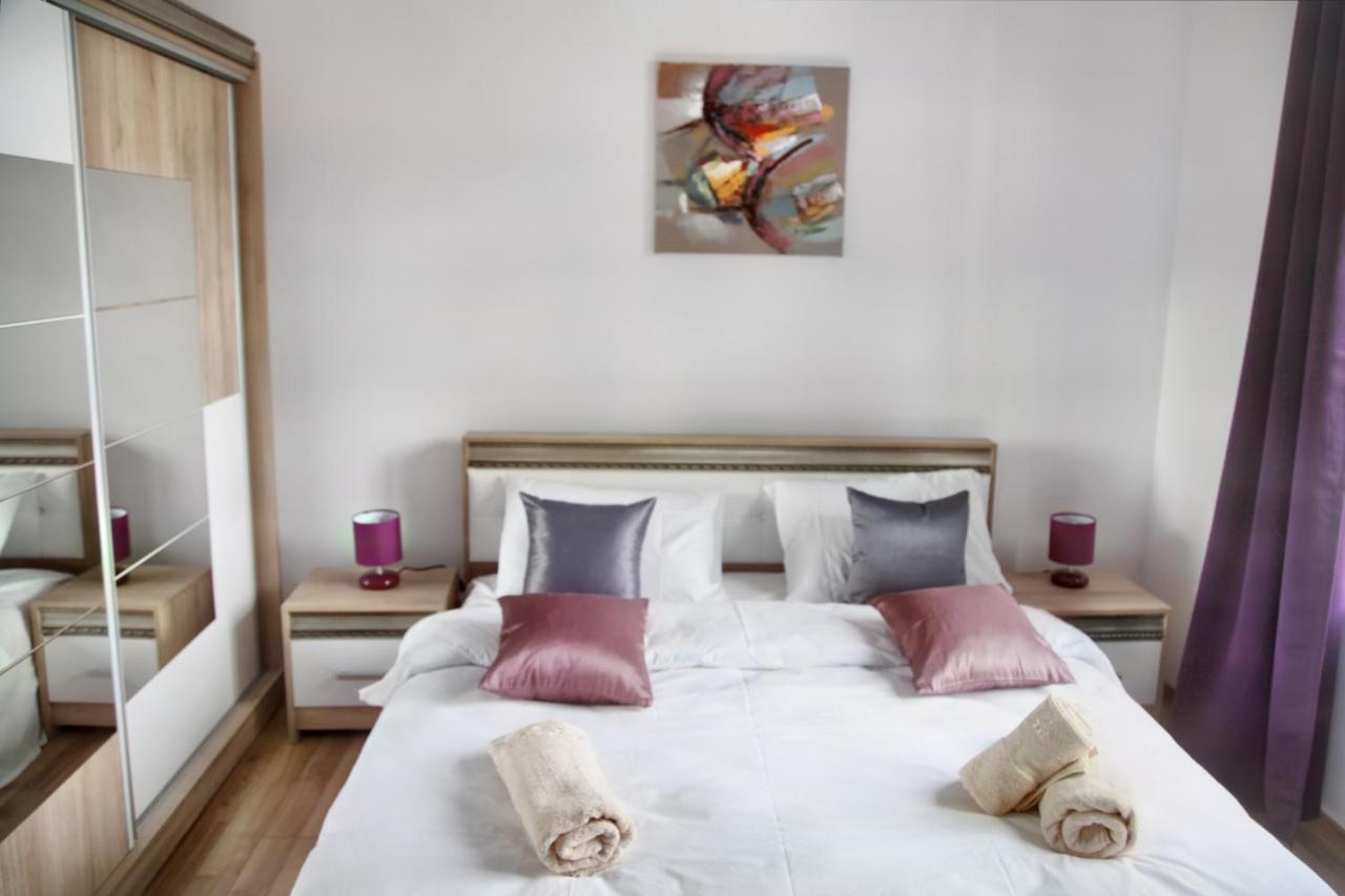 Luxury Downtown Apartment Cluj-Napoca Esterno foto