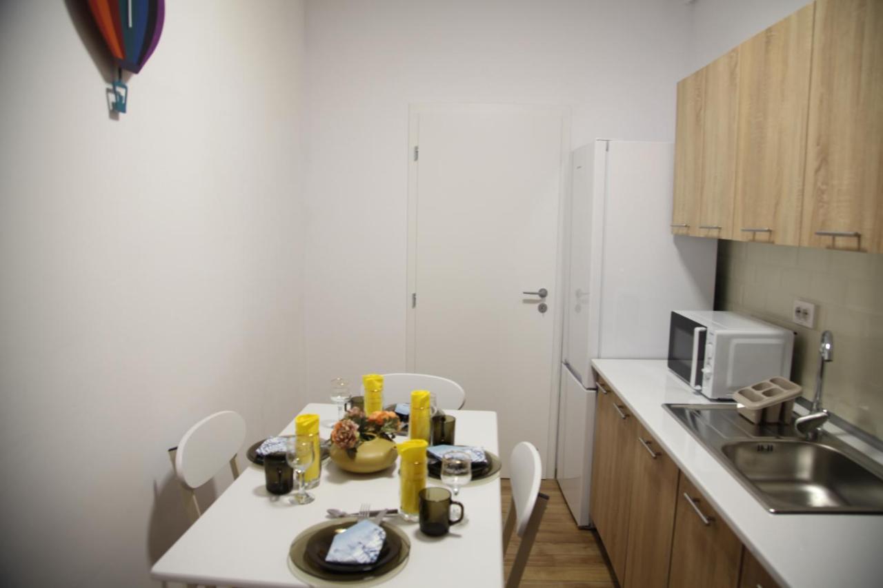 Luxury Downtown Apartment Cluj-Napoca Esterno foto