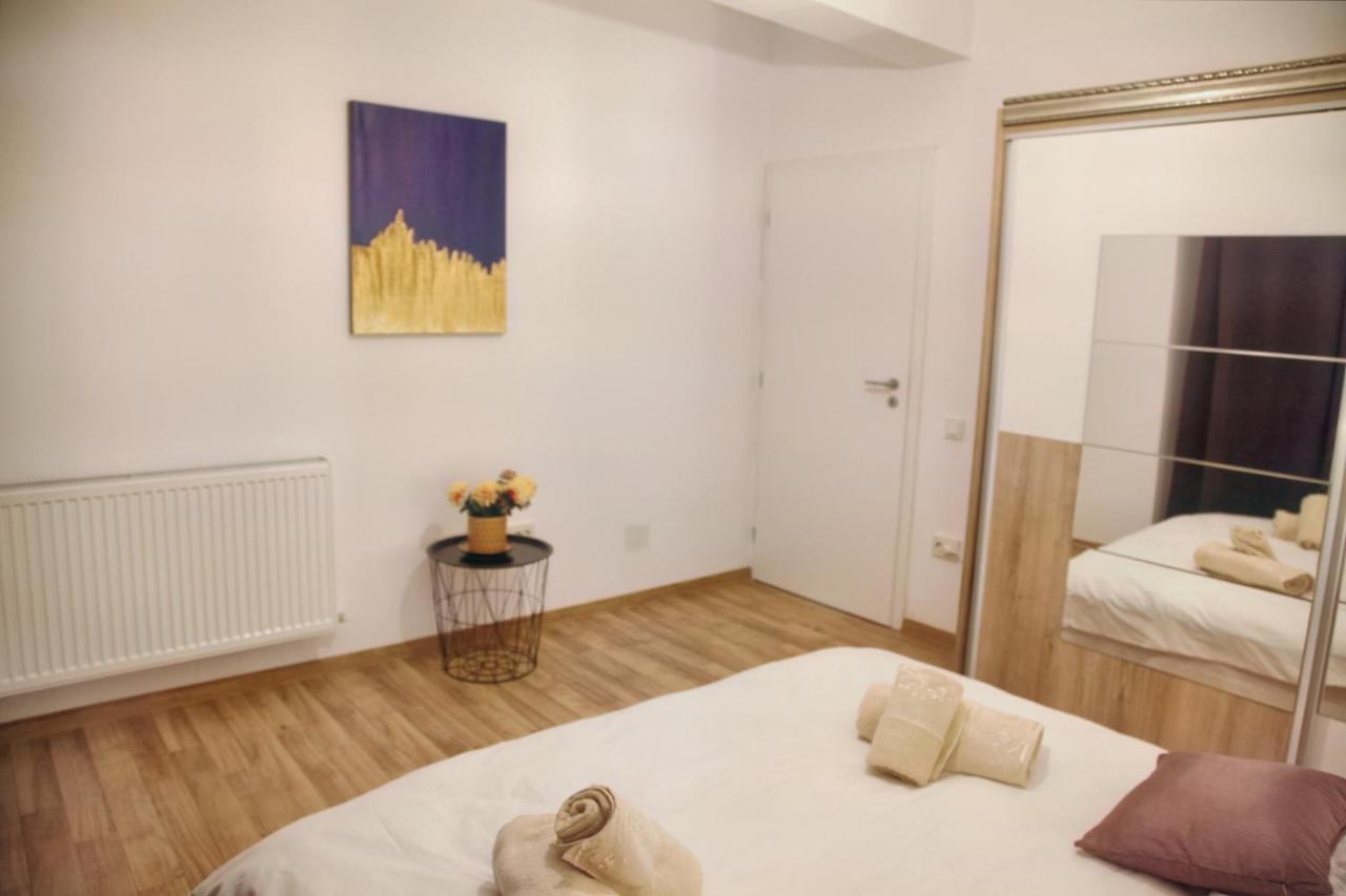 Luxury Downtown Apartment Cluj-Napoca Esterno foto